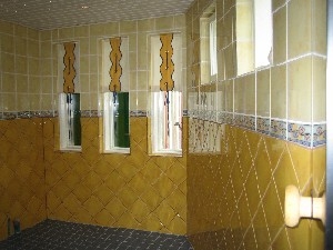 Suora ja vinokaakelointi kuperaan alustaan 1.jpg